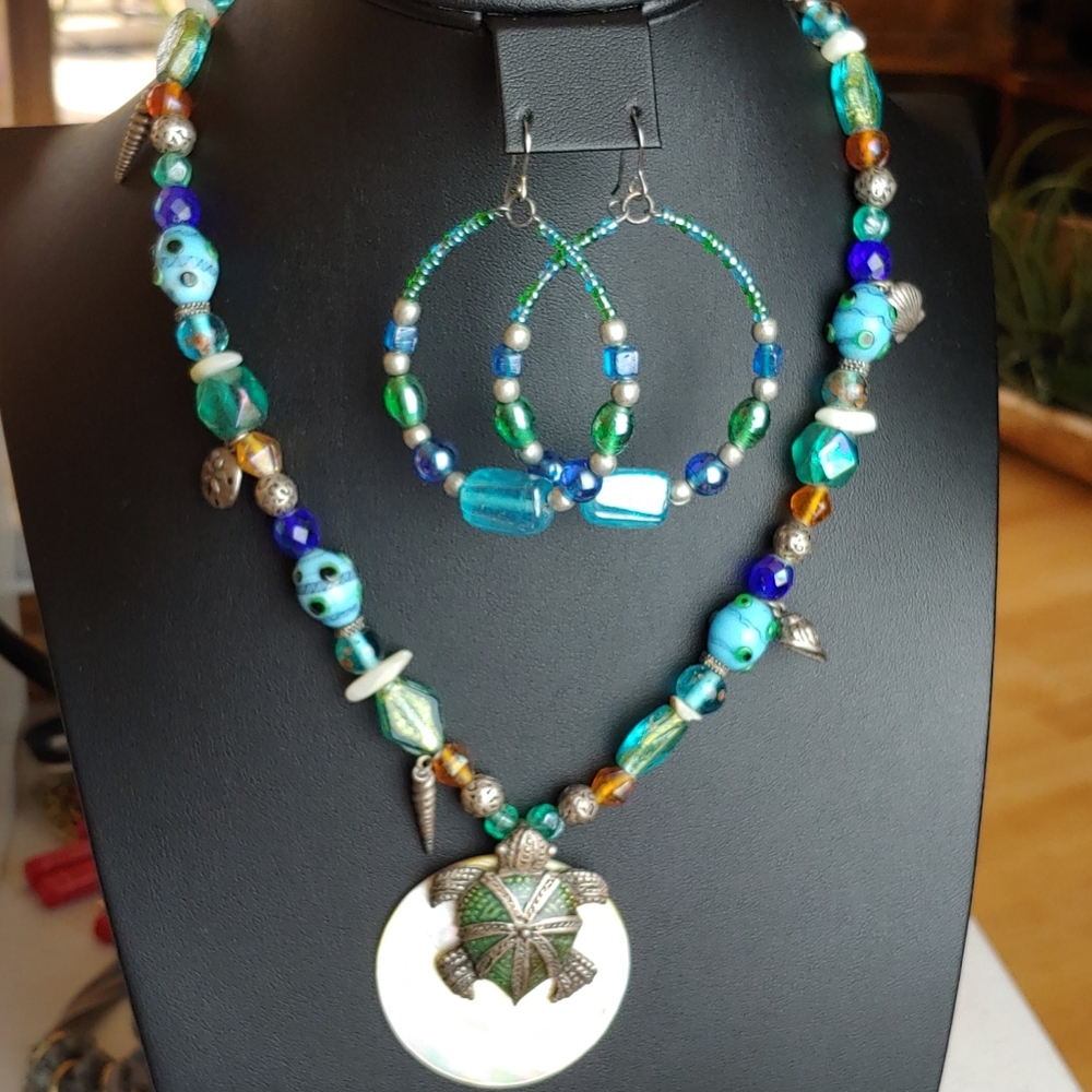 Necklace and earring set